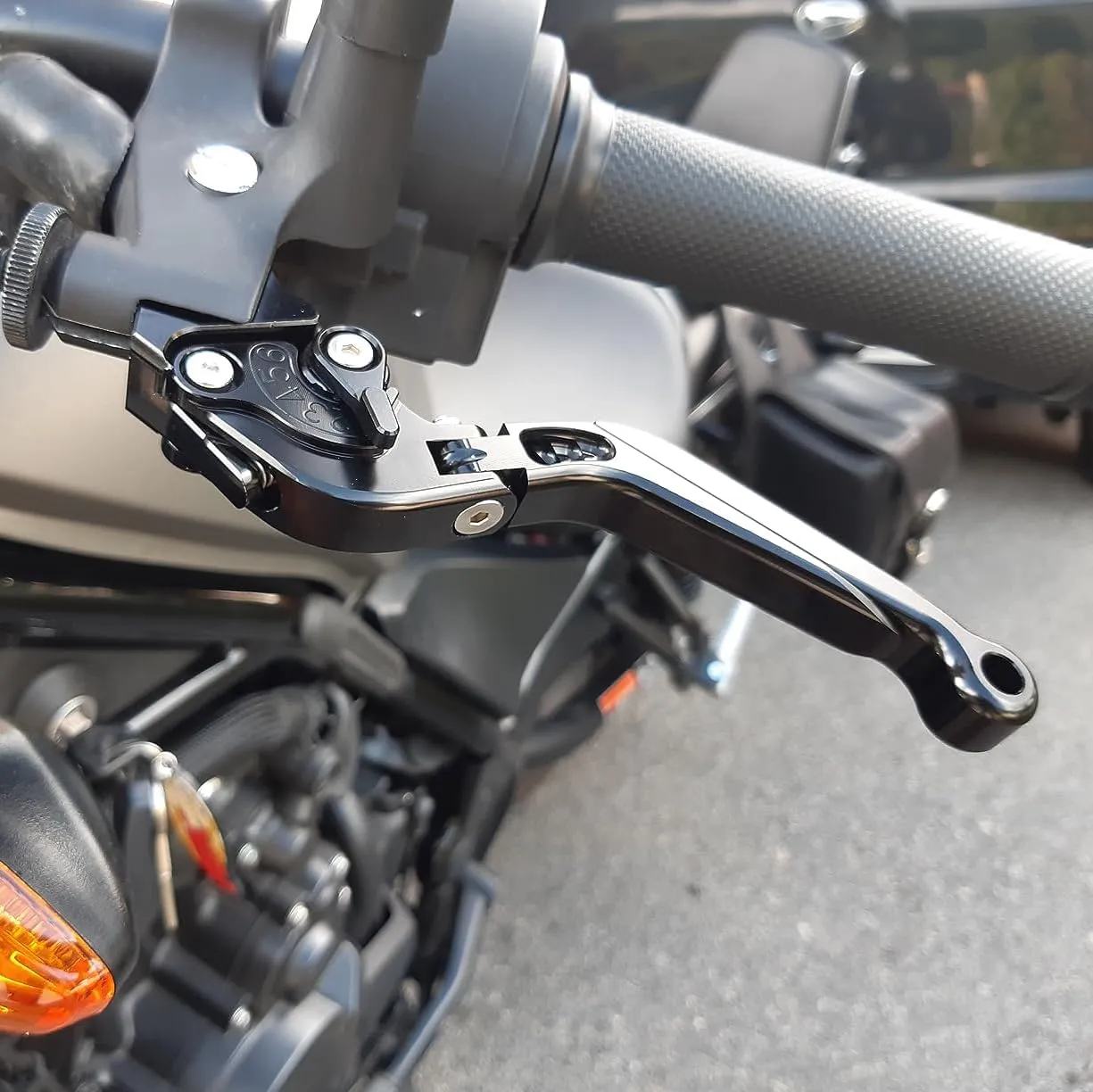 Retractable Foldable Brake Lever Clutch Lever for Triumph Speed Twin 900 Trident 660 Daytona 660 2021-2025, CNC Aluminum Alloy Made (Red)